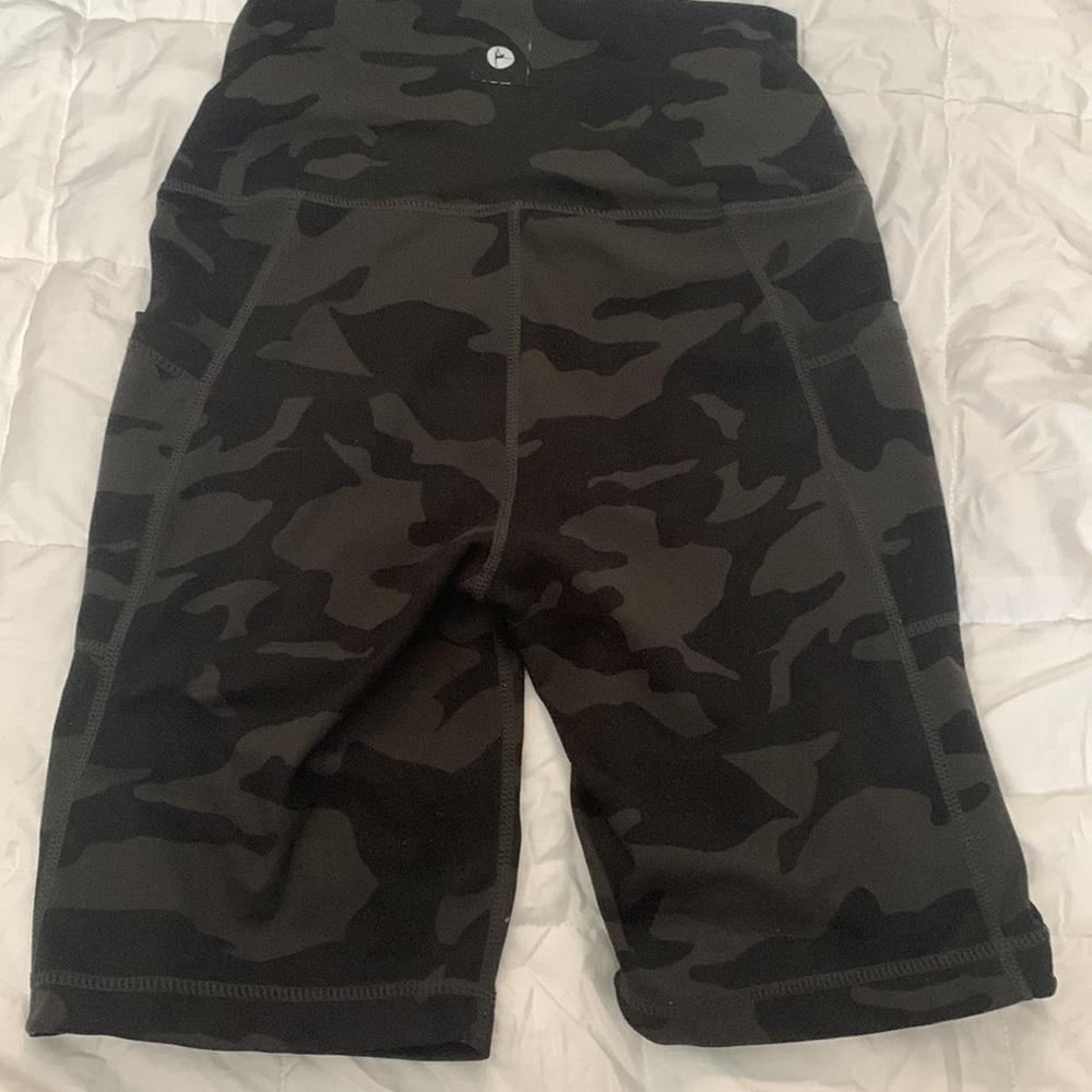 Shorts - Picture 3 of 4